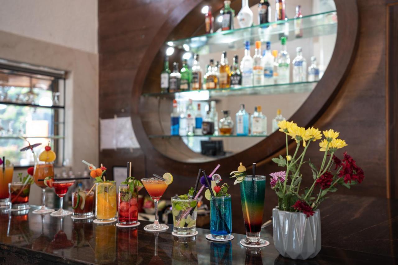 Le Seasons Resort Candolim Esterno foto