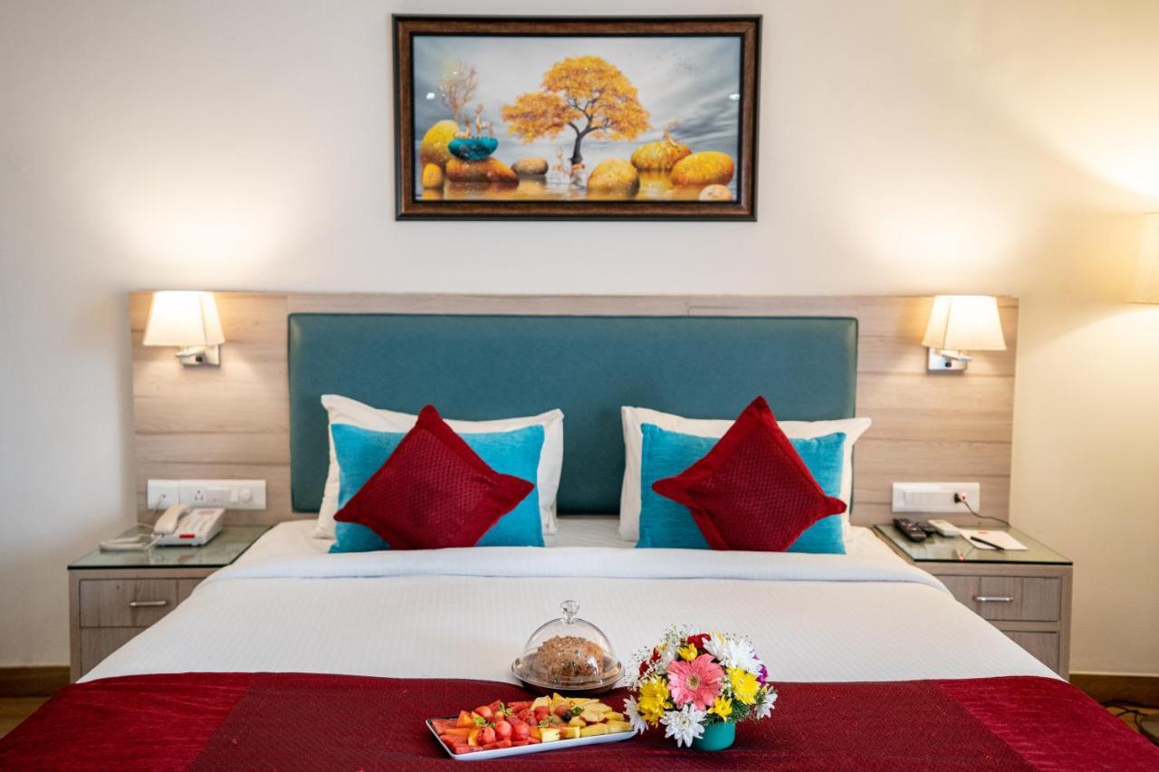 Le Seasons Resort Candolim Esterno foto
