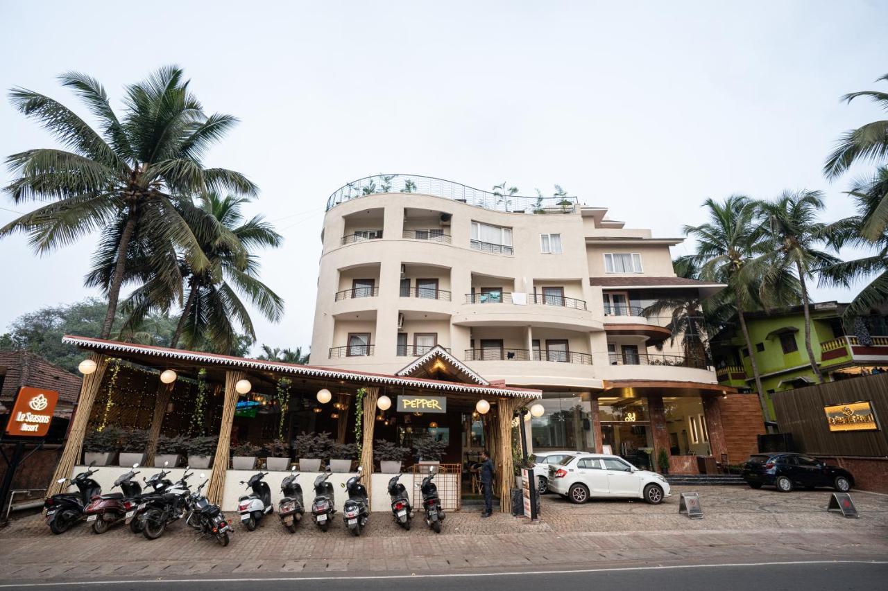 Le Seasons Resort Candolim Esterno foto