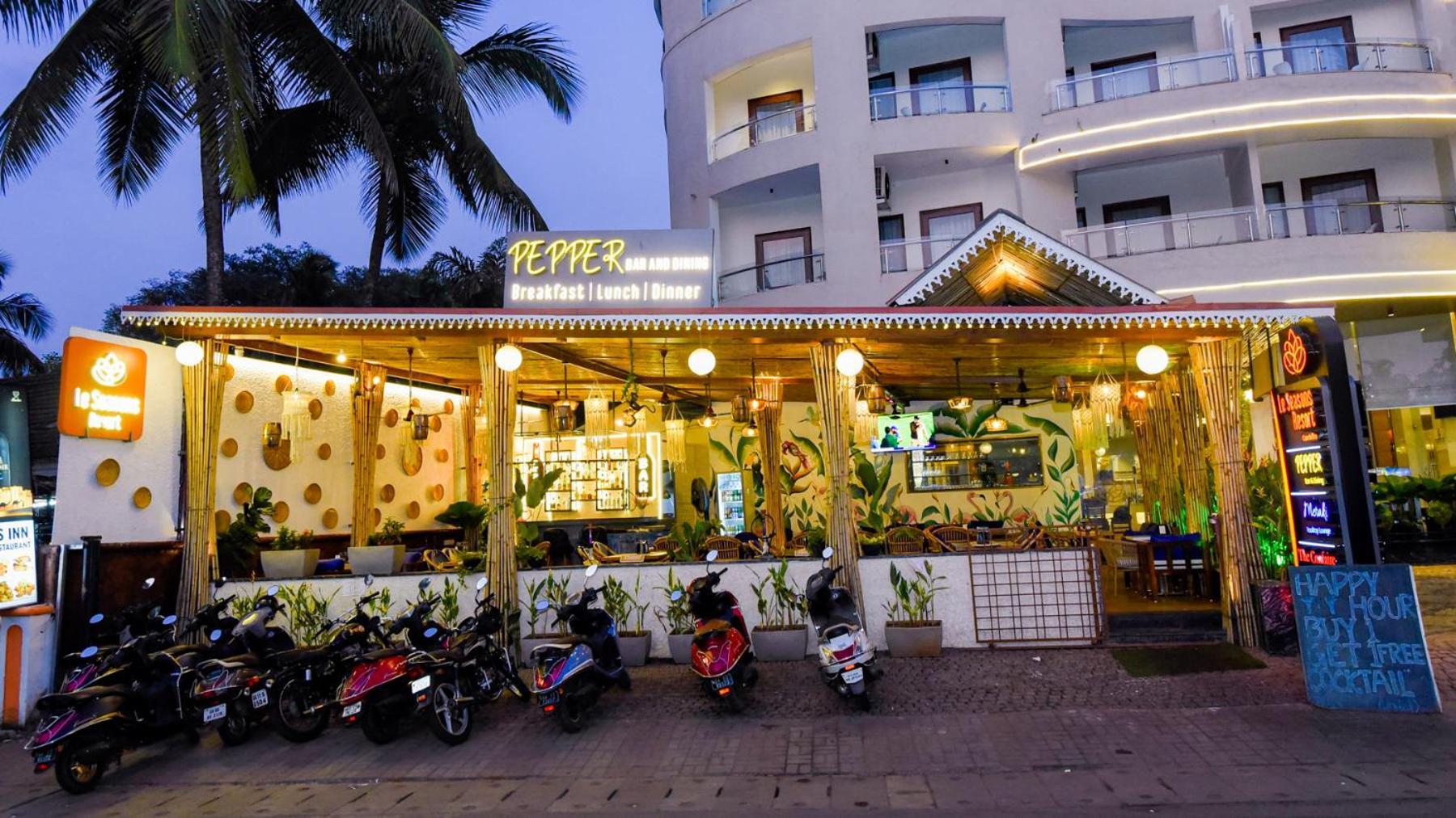 Le Seasons Resort Candolim Esterno foto
