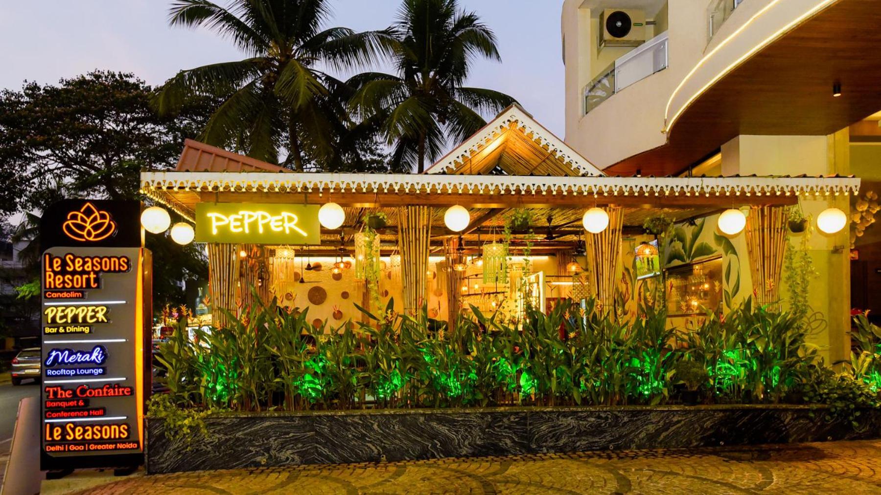 Le Seasons Resort Candolim Esterno foto